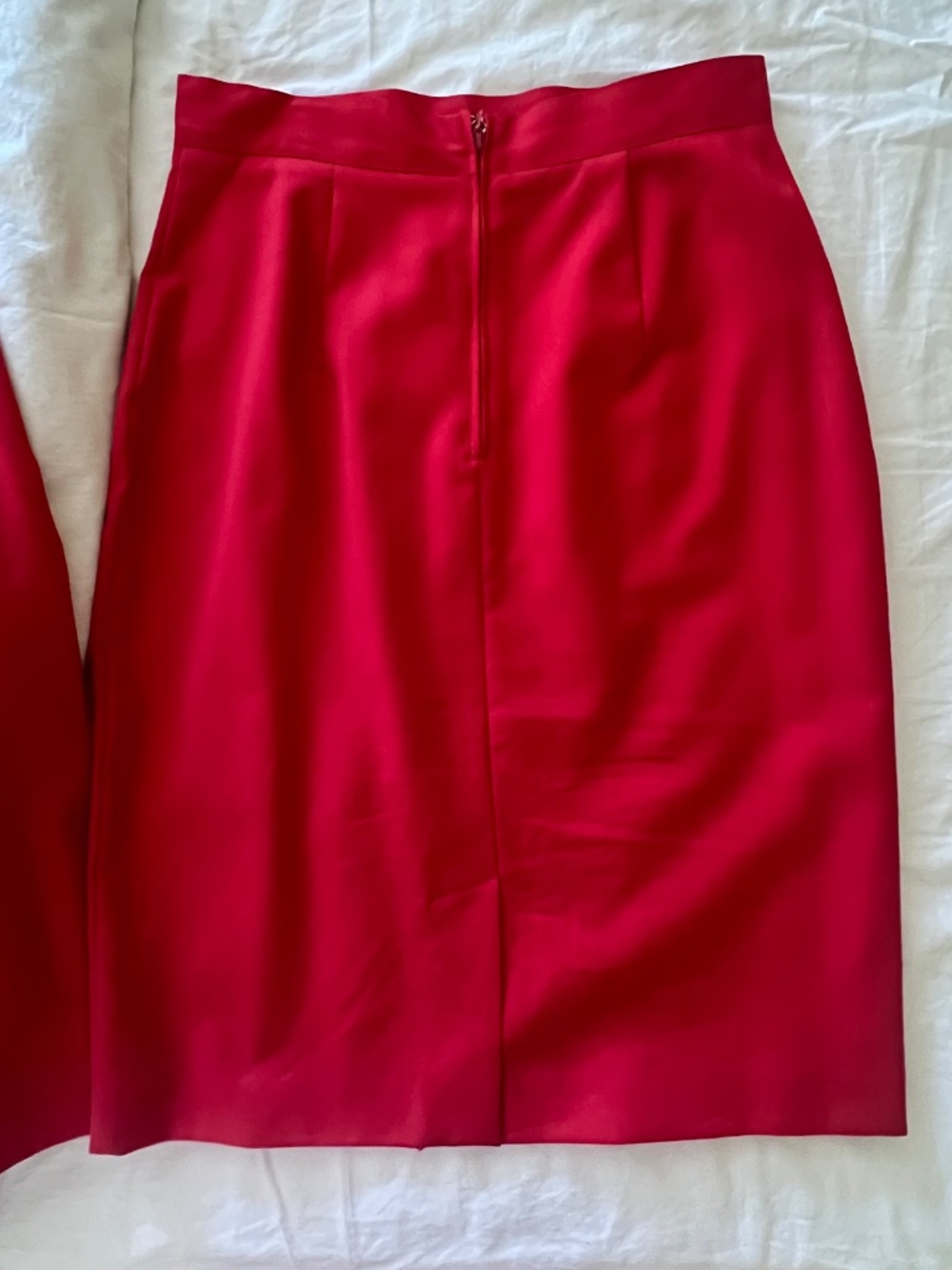 Red suit - Picture 6 of 6